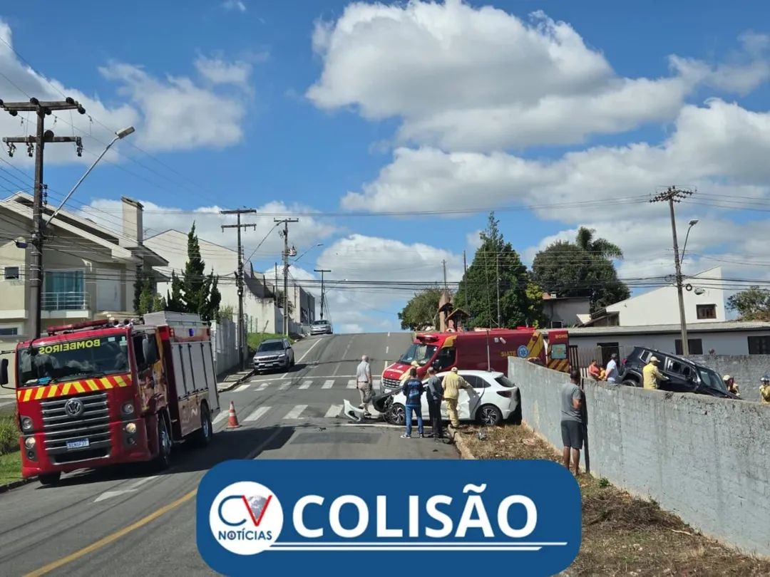 Grave acidente deixa duas pessoas feridas na esquina da Marechal com a Antônio Munari