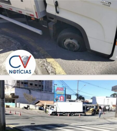 Caminhão afunda em trecho de rua após rompimento de rede de água em Campo Largo
