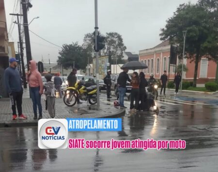 Jovem fica ferida após ser atropelada por motocicleta no Centro de Campo Largo
